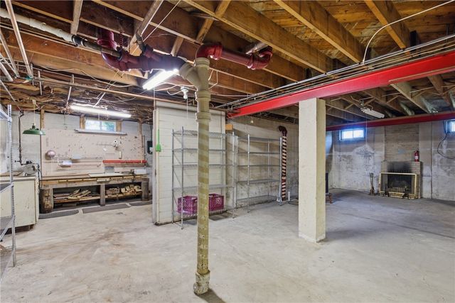 247 West Main Road, Middletown, RI 02842