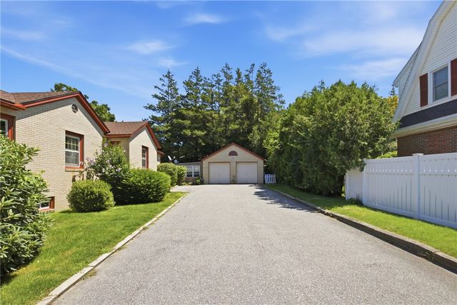 247 West Main Road, Middletown, RI 02842