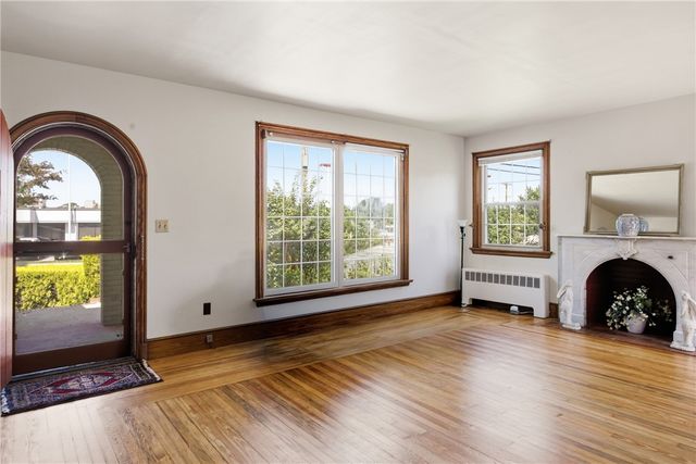 247 West Main Road, Middletown, RI 02842