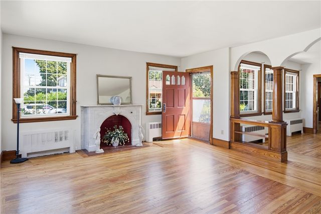 247 West Main Road, Middletown, RI 02842