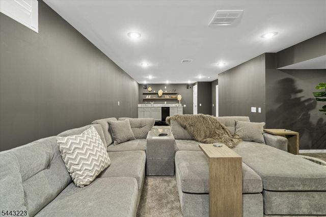 49 Coventry Rd, Hardyston Twp., NJ 07419