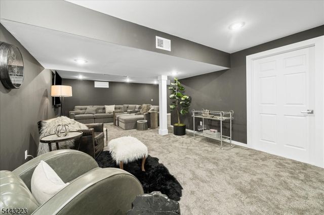 49 Coventry Rd, Hardyston Twp., NJ 07419