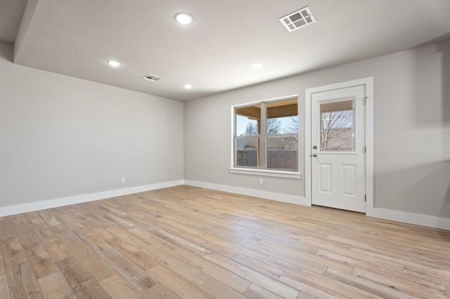 1002 Poplar Lane, Grove, OK 74344