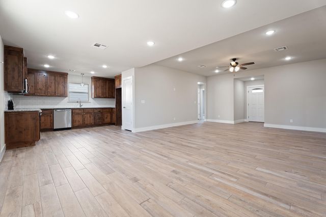 1002 Poplar Lane, Grove, OK 74344