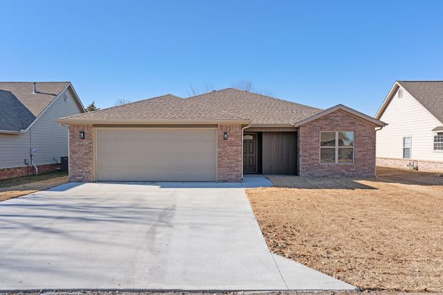1002 Poplar Lane, Grove, OK 74344