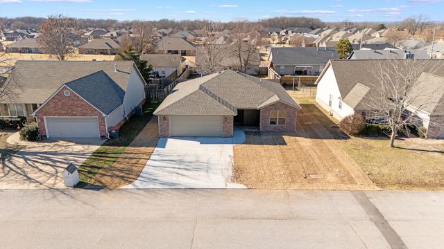 1002 Poplar Lane, Grove, OK 74344