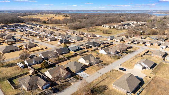 1002 Poplar Lane, Grove, OK 74344