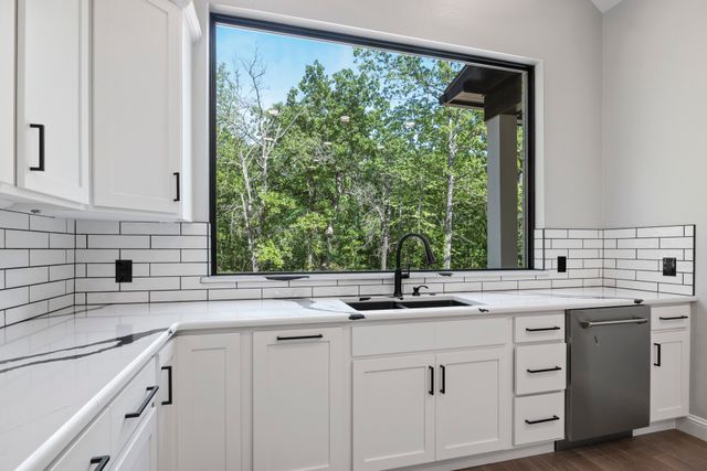 1013 County Road 4420, Mt Pleasant, TX 75455