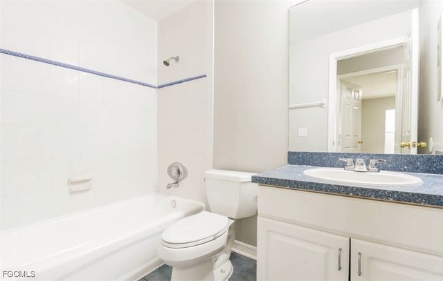 3919 SE 2nd PL, Cape Coral, FL 33904