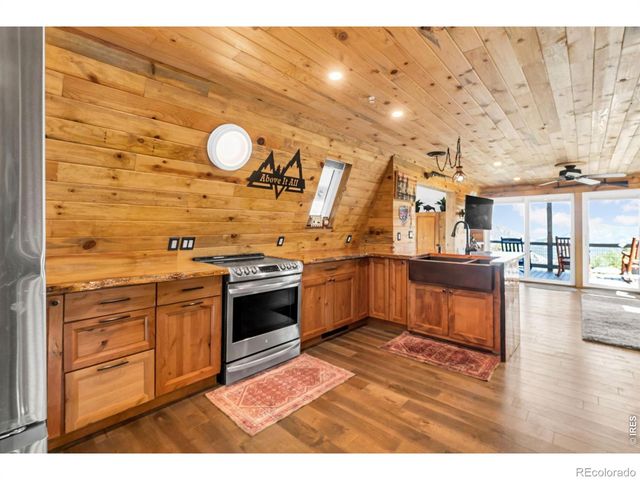 500 Bulwark Ridge Drive, Glen Haven, CO 80532