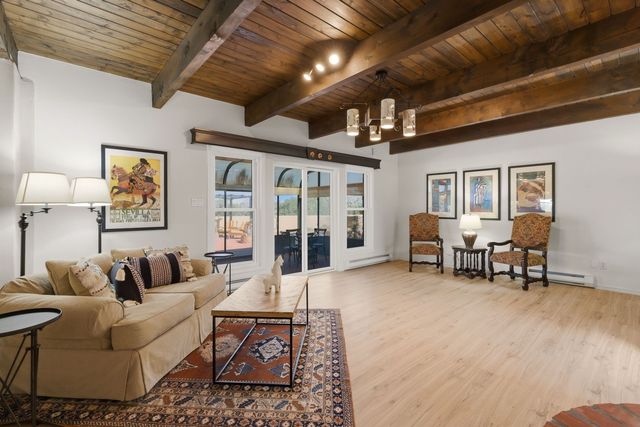 20 Avenida del Monte Alto, Santa Fe, NM 87508