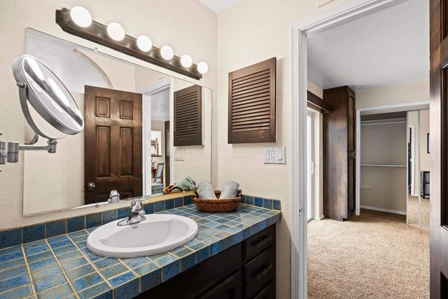 20 Avenida del Monte Alto, Santa Fe, NM 87508