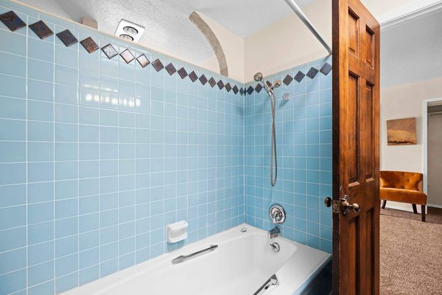 20 Avenida del Monte Alto, Santa Fe, NM 87508