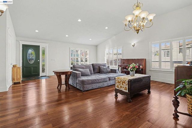 19554 19554 Alana Rd, Castro Valley, CA 94546