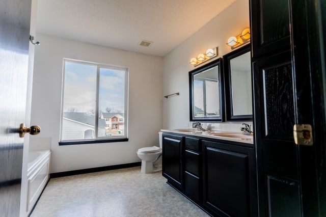 2301 S Stoneybrook St, Wichita, KS 67207