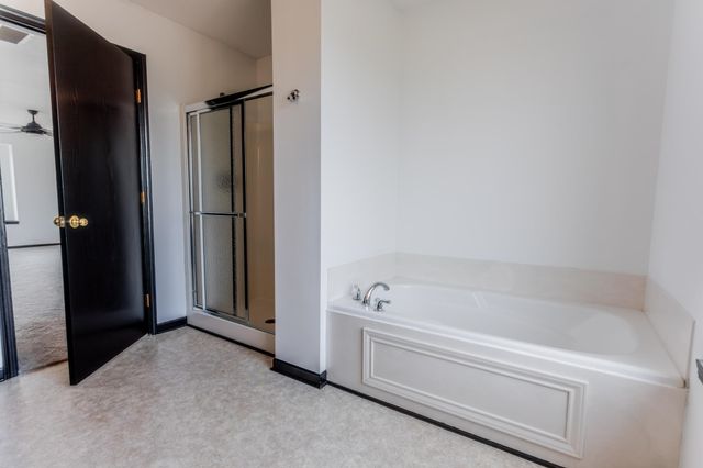 2301 S Stoneybrook St, Wichita, KS 67207