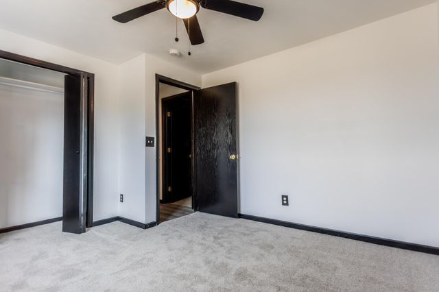 2301 S Stoneybrook St, Wichita, KS 67207