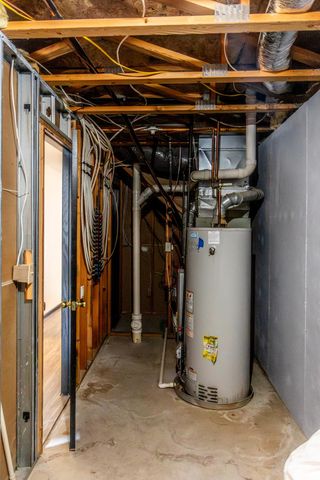 2301 S Stoneybrook St, Wichita, KS 67207