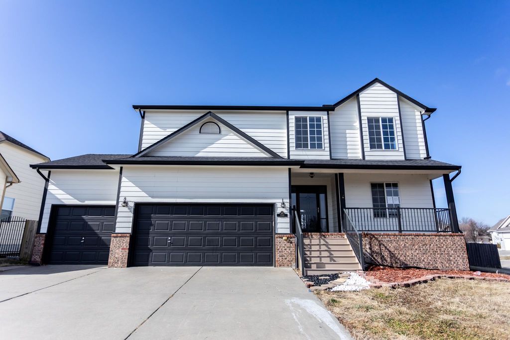 2301 S Stoneybrook St, Wichita, KS 67207