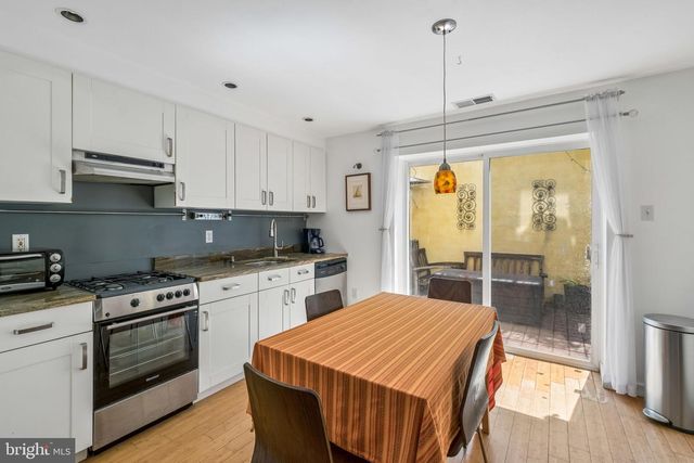 930 LEAGUE ST, Philadelphia, PA 19147