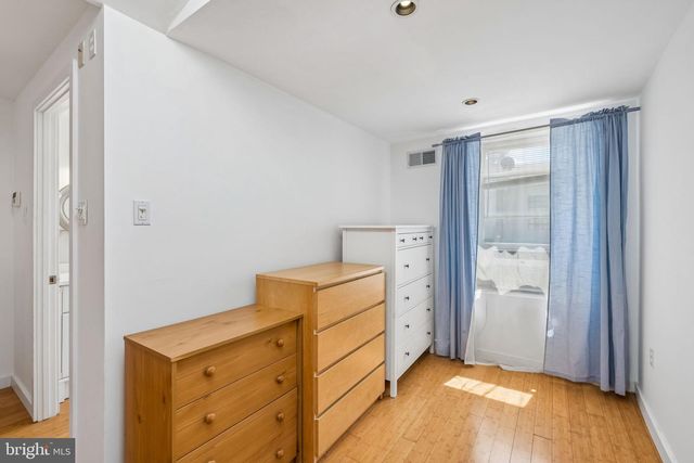 930 LEAGUE ST, Philadelphia, PA 19147