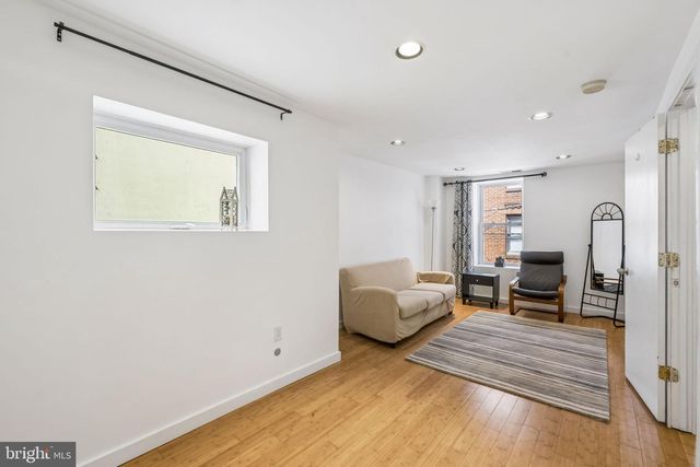 930 LEAGUE ST, Philadelphia, PA 19147