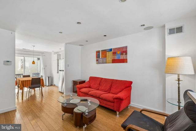 930 LEAGUE ST, Philadelphia, PA 19147