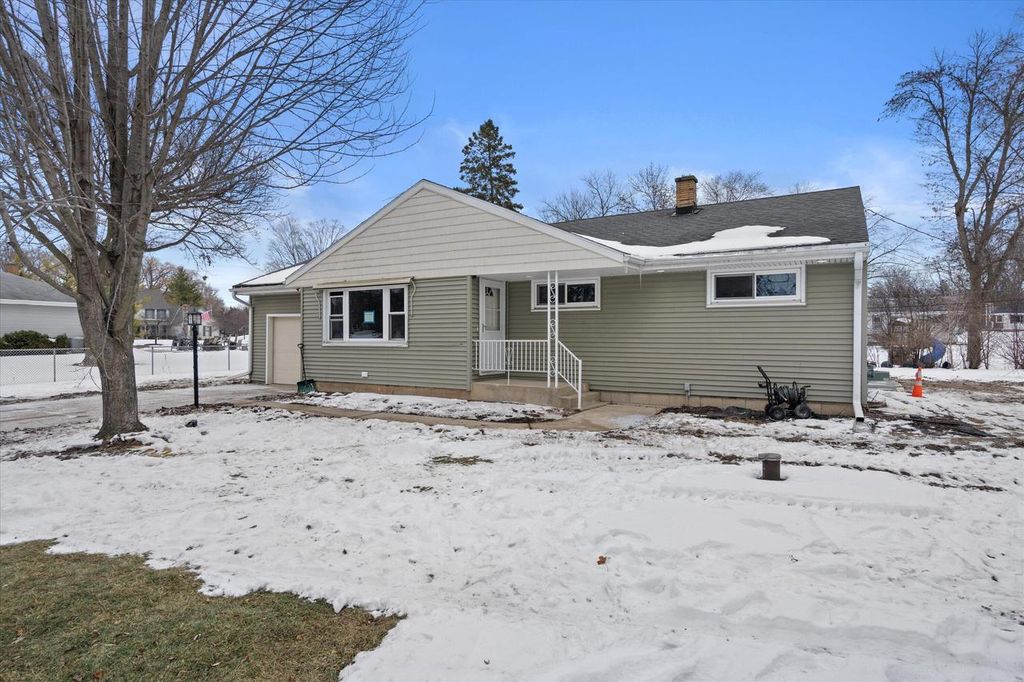 4430 N Brookfield ROAD, Brookfield, WI 53045