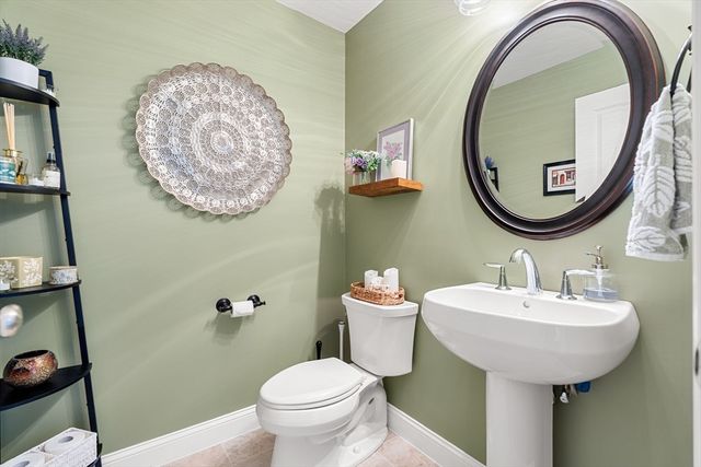 38 Stonehaven Dr, Weymouth, MA 02190