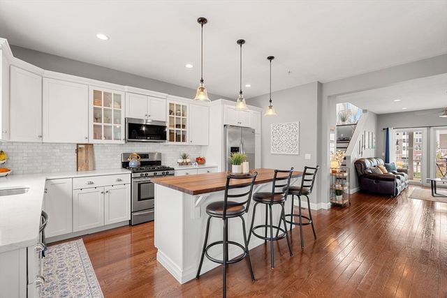 38 Stonehaven Dr, Weymouth, MA 02190