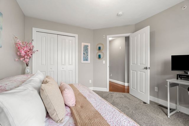 38 Stonehaven Dr, Weymouth, MA 02190