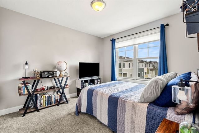 38 Stonehaven Dr, Weymouth, MA 02190