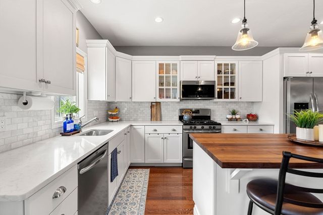 38 Stonehaven Dr, Weymouth, MA 02190