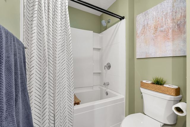 38 Stonehaven Dr, Weymouth, MA 02190