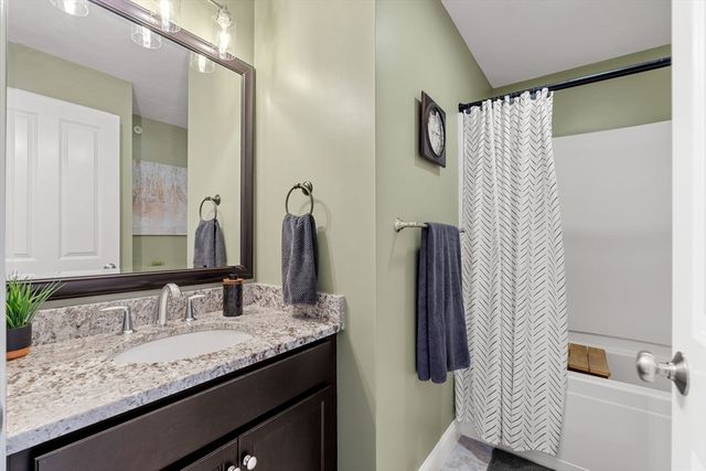 38 Stonehaven Dr, Weymouth, MA 02190