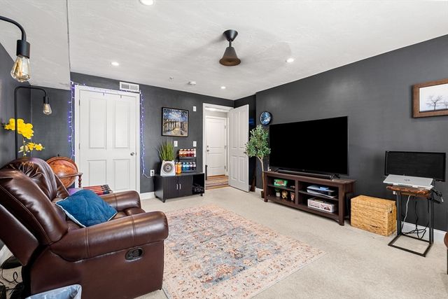 38 Stonehaven Dr, Weymouth, MA 02190