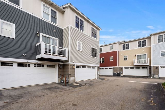 38 Stonehaven Dr, Weymouth, MA 02190