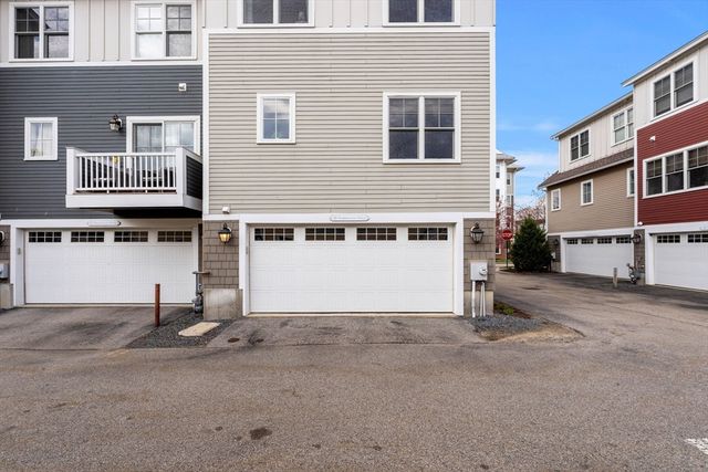 38 Stonehaven Dr, Weymouth, MA 02190