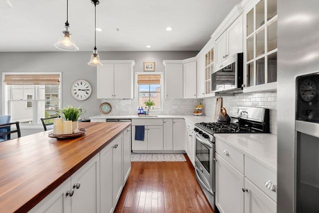 38 Stonehaven Dr, Weymouth, MA 02190