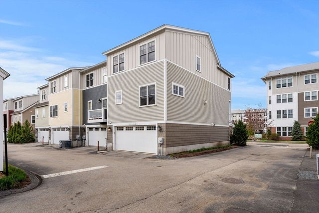38 Stonehaven Dr, Weymouth, MA 02190
