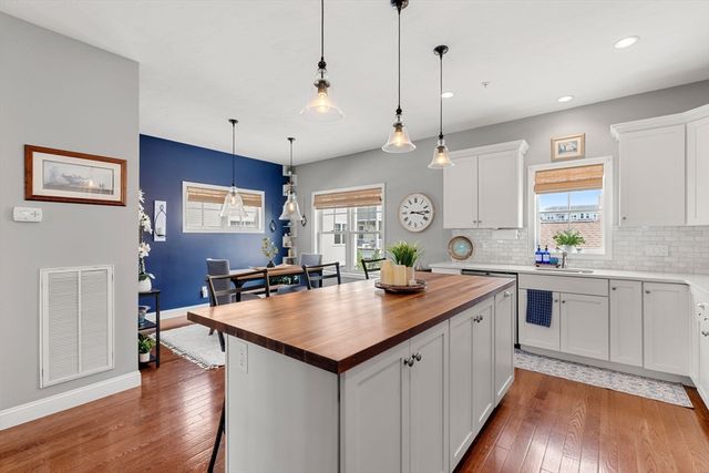 38 Stonehaven Dr, Weymouth, MA 02190