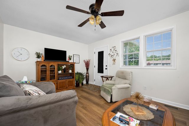 203 Freeman Dr, Lewisburg, TN 37091