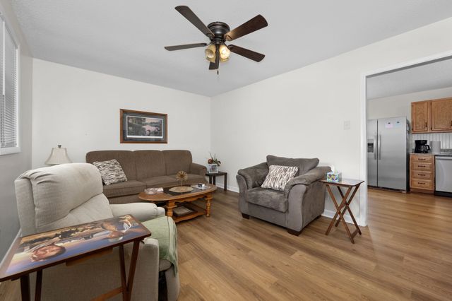 203 Freeman Dr, Lewisburg, TN 37091