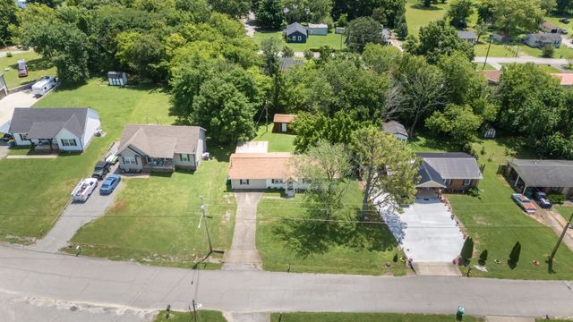 203 Freeman Dr, Lewisburg, TN 37091