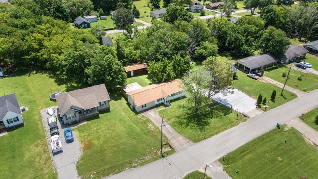 203 Freeman Dr, Lewisburg, TN 37091