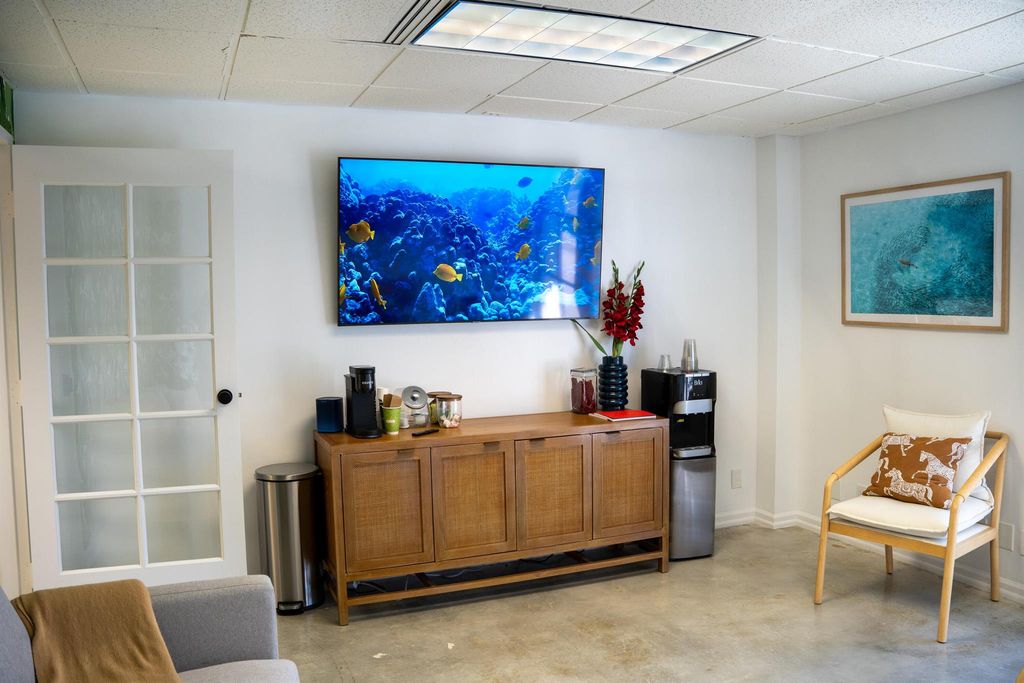Image 10 of property listing at 180 Royal Palm Way 201, Palm Beach, FL 33480