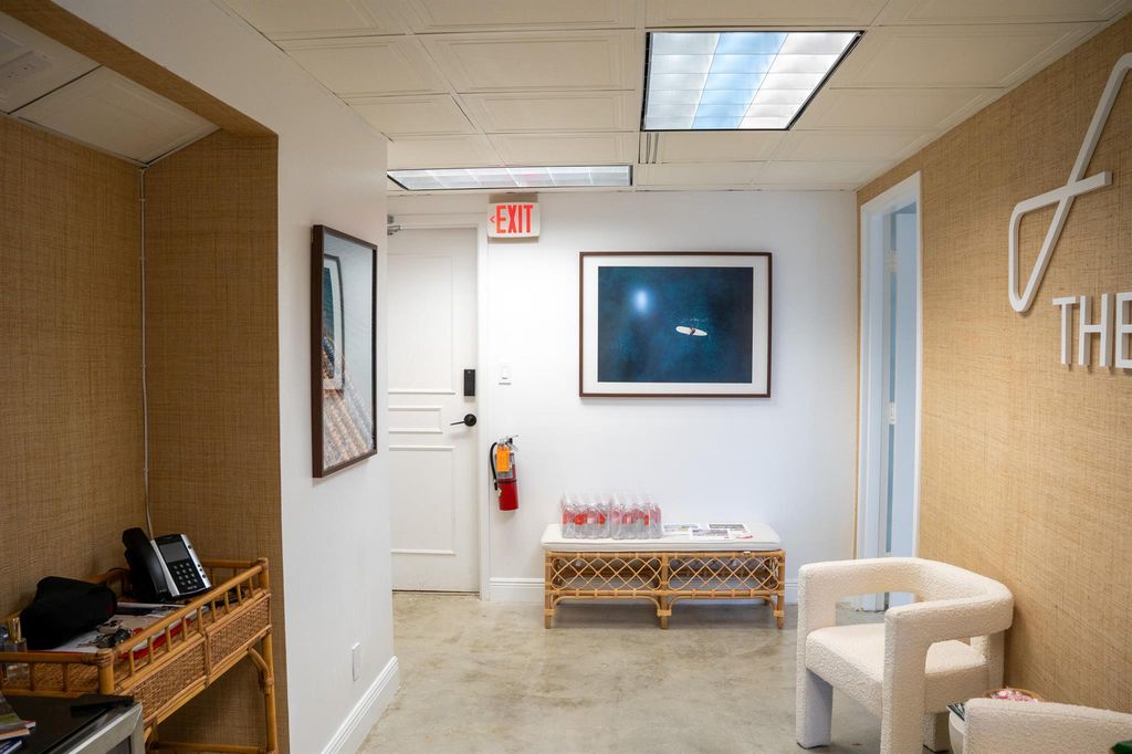 Image 3 of property listing at 180 Royal Palm Way 201, Palm Beach, FL 33480