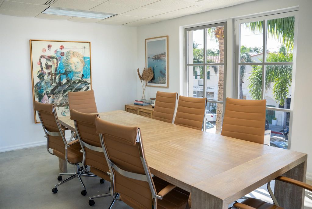 Image 7 of property listing at 180 Royal Palm Way 201, Palm Beach, FL 33480