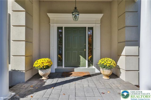 1805 Meadow Ridge Court, Lower Saucon Twp, PA 18015