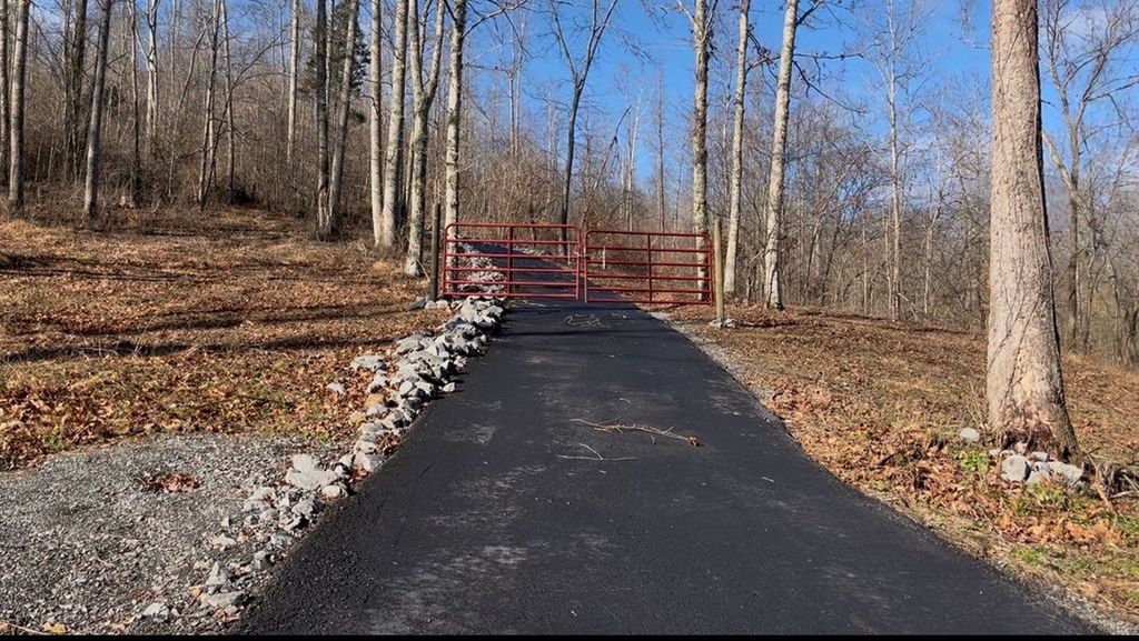 426 Rock House Hollow Road, Westmoreland, TN 37186